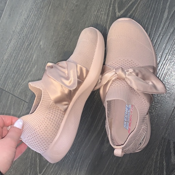 Skechers Shoes - Pink Sketchers Bow Shoe - Size 7.5